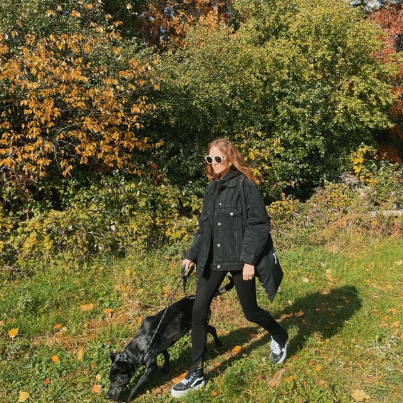 Welcome to our closet✨ - Picture 9 of 10